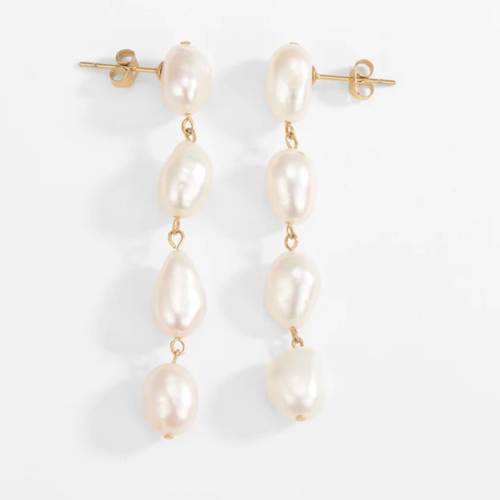 Brand new Victoria Emerson pearl earring
